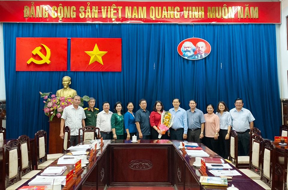 Thành ủy chuẩn y đồng chí Hoàng Thị Kim Thu giữ chức vụ Chủ Nhiệm Ủy Ban Kiểm Tra Quận Ủy