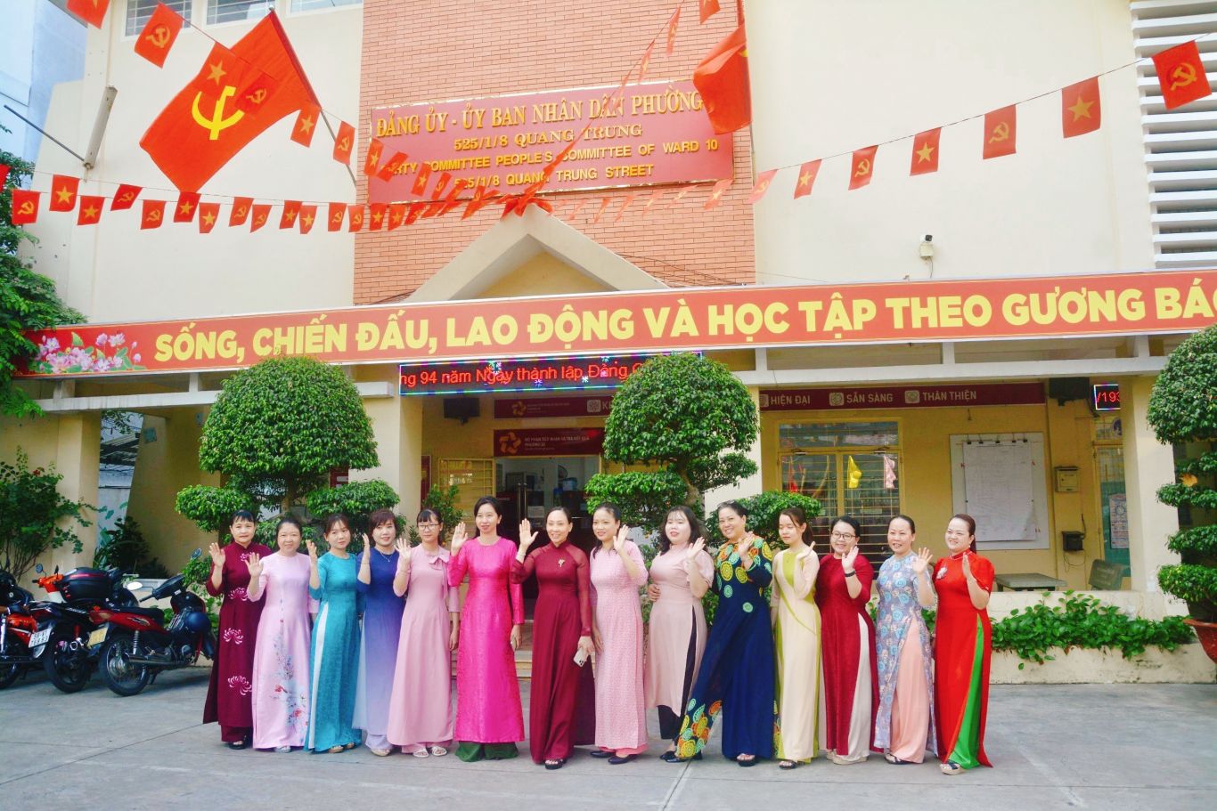 Tôn vinh nét đẹp áo dài truyền thống Việt Nam